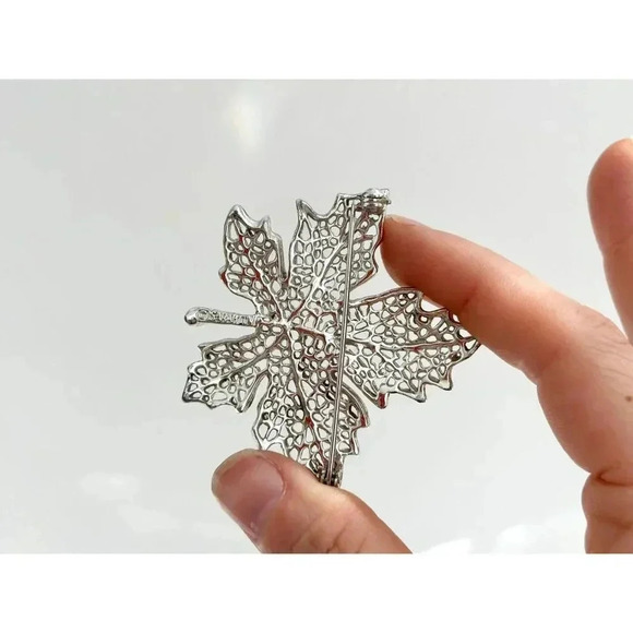 Silver Tone Sarah Coventry Vintage FIligree Maple Leaf | Foliage Brooch Pin - Picture 5 of 9
